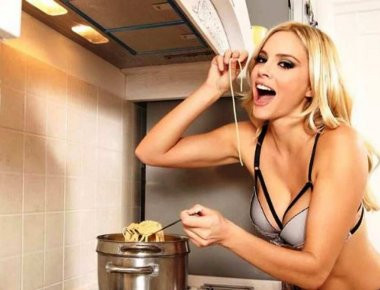 Περισσότεη Ρία Αντωνία: «Μια ελληνίδα θεά χωρίς πέπλο» (φωτό-βίντεο)